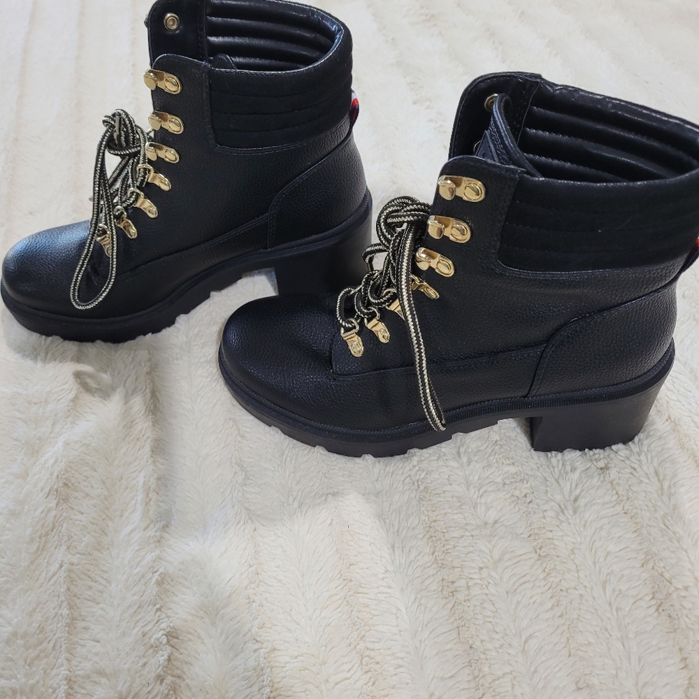 Boots - Picture 5 of 6